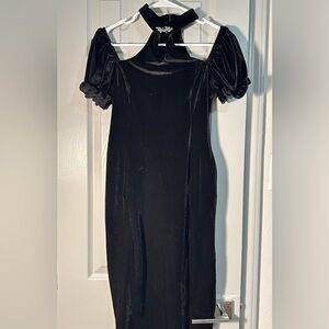 Black Sheath Dress with Puff Sleeves and Square Neck